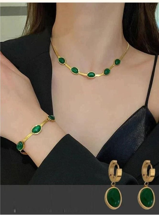 👑Queen’s Grace Green Pendant Necklace Set with Bracelet ✨💚